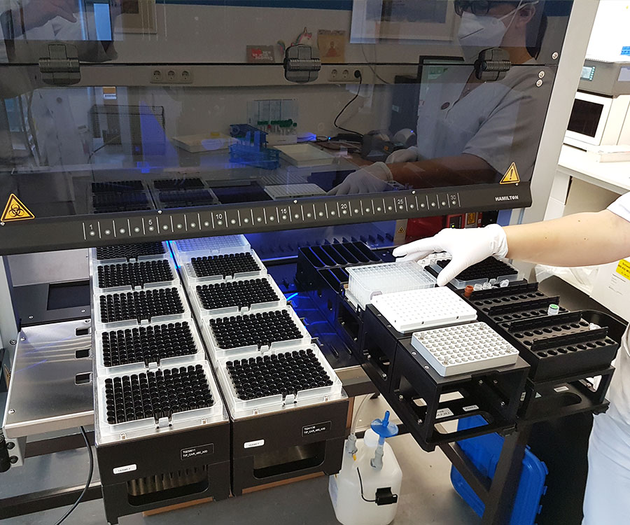 Coronatest PCR-Test: Testsetup am Pipettierroboter