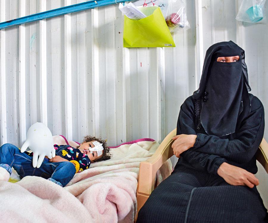Jemenitische Mutter mit ihrer Tochter